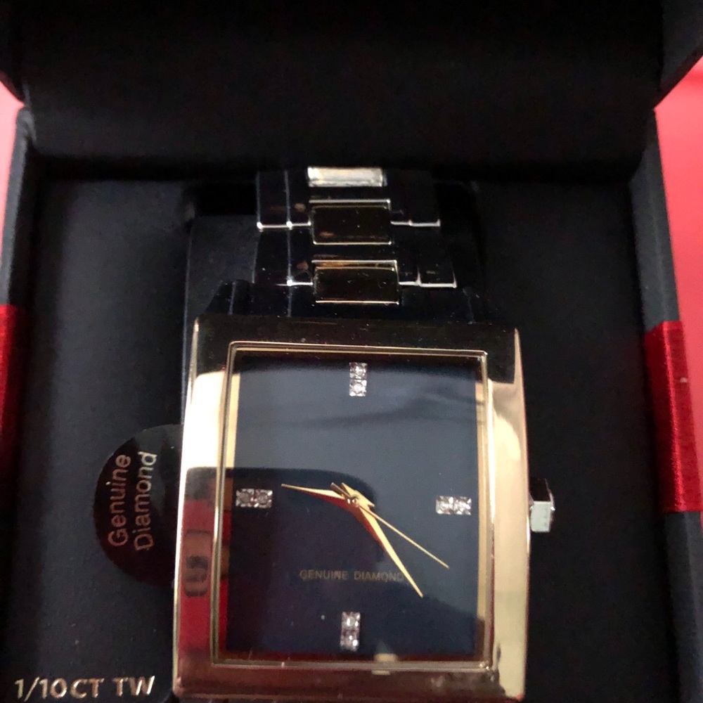 Watch - Picture 2 of 3